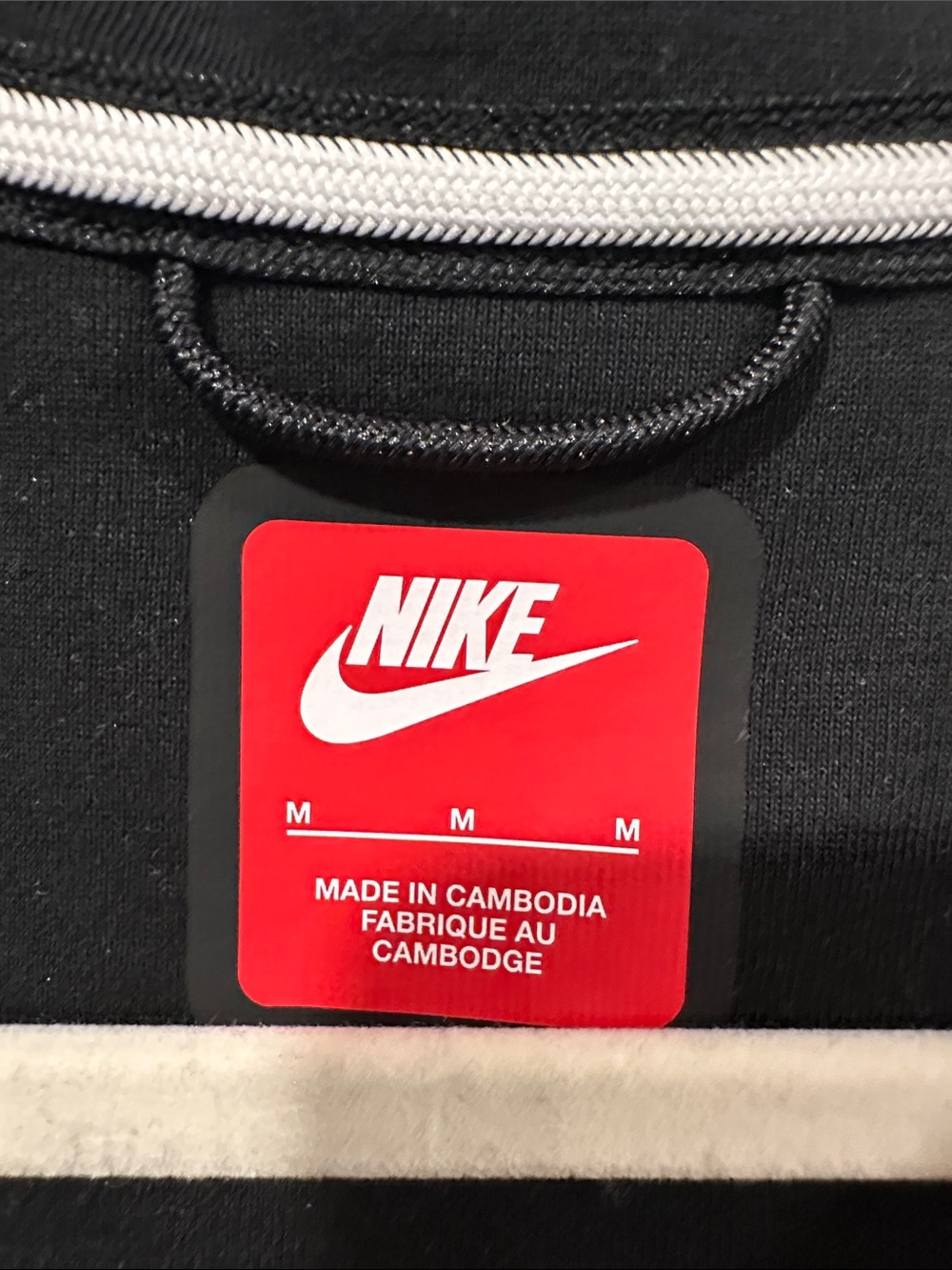Men’s (M) Nike Tech Black Full-Zip Hooded Jacket - Picture 2 of 4